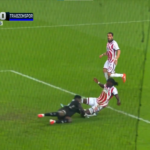 KOLENO DIREKTNO U GLAVU ANDREU ONANI: Šerif Endiaj brutalno startovao na Kamerunca, automatski izbačen sa terena!