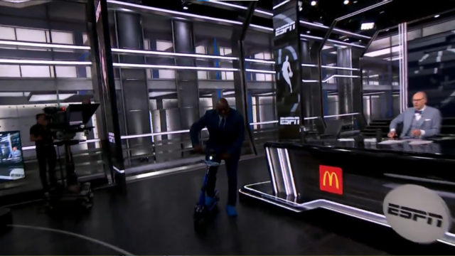 DA JE SRBIN OVO URADIO AFROAMERIKANCU, DOBIO BI DOŽIVOTNU SUSPENZIJU ZBOG RASIZMA?! Šekil O’Nil se javno na televiziji rugao srpskom jeziku!