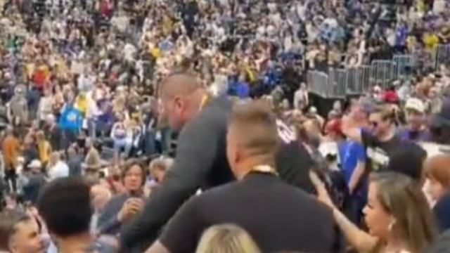 POTPUNI HAOS I NASILJE I NA TERENU I NA TRIBINAMA: Nikola se tukao na parketu, njegova braća u centru haosa među navijačima!