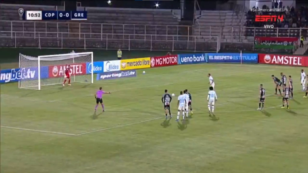 VINICIJUS PROMAŠIO TRI VEZANA PENALA: Da li ste ikada videli ovako nešto?!