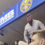 SUKOB U ARENI DENVERA I ZAPOVEDNO „SEDI DOLE BRE“: Strahinja Jokić nemilosrdan ka nevaspitanom navijaču!