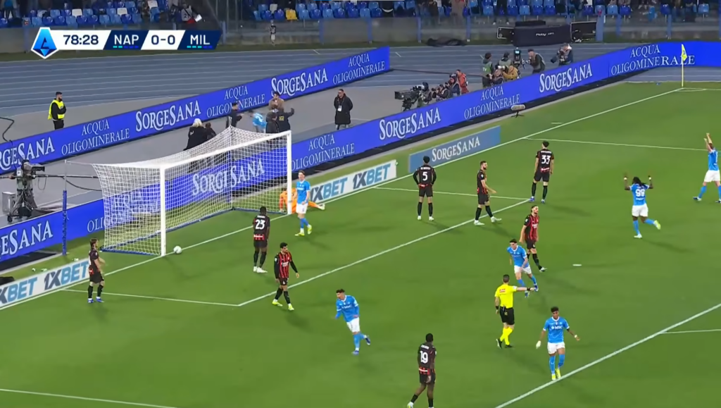 MILAN NI OVE SEZONE NEĆE BITI ŠAMPION, VANJA ZAKLJUČAO GOL: Srpski derbi pripao golmanu, Napoli iskoristio smušenu odbranu i preskočio Rosonere!