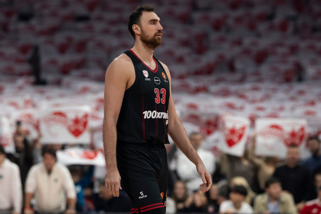 ŠMEKERSKI POTEZ ZA SVAKU POHVALU: Hol zatražio izmenu kako bi Milutinov došao do velikog priznanja!