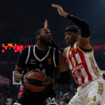 (POLUVREME) ZATO JE „VEČITI DERBI“ SVE, SAMO NE OBIČNA UTAKMICA: Velika borba između Crvene zvezde i Partizana – drugo poluvreme će morati sve da odluči!