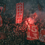 ZVEZDINI NAVIJAČI PALILI HRVATSKA OBELEŽJA, PA GROBARIMA PORUČILI: „Kada prinaćete javno…!“