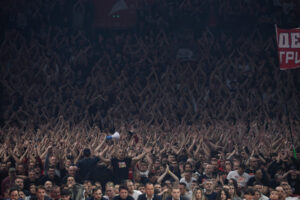 (TVITOVI) DELIJE KIVNE NA OBRADOVIĆA: „Džaba ljubiš parket – šta je Dobrić zgrešio?!“