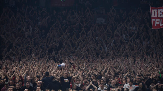 (TVITOVI) DELIJE KIVNE NA OBRADOVIĆA: „Džaba ljubiš parket – šta je Dobrić zgrešio?!“