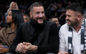 LOVERNJ ZAPALIO „GROBARE“: Izvadio nešto iz torbe što je čuvao više od 10 godina! (FOTO)