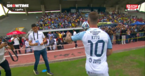 KITU NAM JE PRIREDIO JEDAN OD NAJBOLJIH SPORTSKIH VIDEA U ŽIVOTU: Garantujemo da nikada niste videli ovakvo predstavljanje fudbalera!