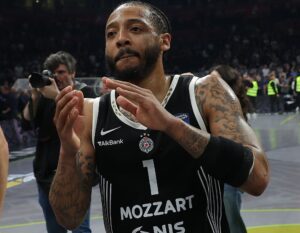 „NAŠI NAVIJAČI PRAVE RAZLIKU, ONI SU NAJBOLJI NA SVETU“: Džons otkrio razliku između derbija u ABA ligi i Evroligi!