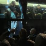 GROBARI OPKOLILI AUTOBUS PARTIZANA: Navijači slavili sa svojim mezimcima, Karlik dobio ovacije koje dobijaju samo najveći!