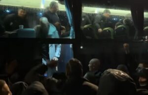 GROBARI OPKOLILI AUTOBUS PARTIZANA: Navijači slavili sa svojim mezimcima, Karlik dobio ovacije koje dobijaju samo najveći!