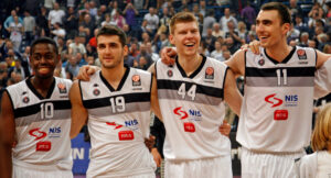 „ZAHVALJUJUĆI TEBI ZAVOLEO SAM SRBIJU“: Emotivna poruka miljenika Grobara povodom smrti Duška Vujoševića!