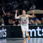 PIVO, KOKICE I BENSEDINI: Nedović odlučio da časti „momke iz komentara“ koji su ga prozivali!