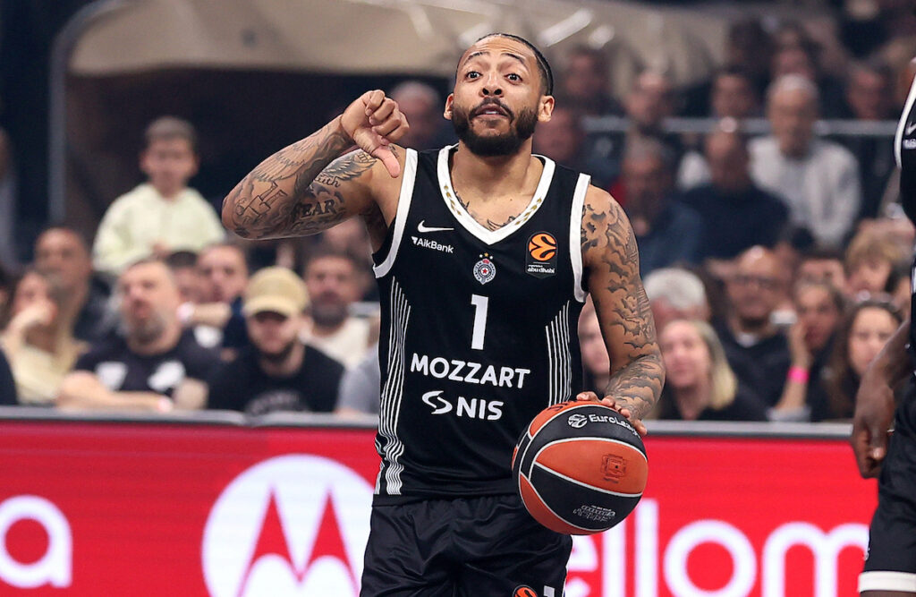 VEČERAS NIJE SVE CRNO, ALI BIĆE CRNO-BELO: Karlik Džons produžio ugovor sa Partizanom!