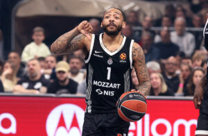 VEČERAS NIJE SVE CRNO, ALI BIĆE CRNO-BELO: Karlik Džons produžio ugovor sa Partizanom!