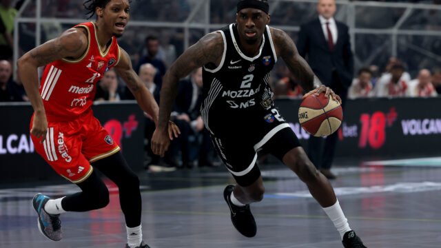 (POLUVREME) DOMINACIJA PARTIZANA: Crno-beli terorišu Zvezdu pred svojim navijačima!