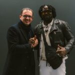 GROBARI, PREPOZNAJETE LI OVU LEGENDU? Čuveni napadač i miljenik navijača Partizana ispratio meč sa Čukom!