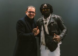 GROBARI, PREPOZNAJETE LI OVU LEGENDU? Čuveni napadač i miljenik navijača Partizana ispratio meč sa Čukom!