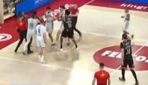 NAPRAVIO MU POSEKOTINU NA LICU: Tuča na meču Monaka i Dižona, napad bez povoda!