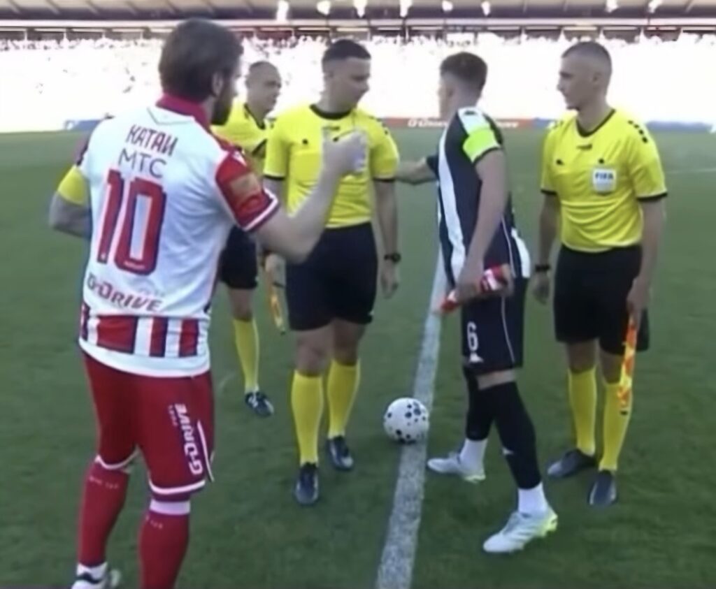 KADA ISPRED VAS STOJI ŽIVA LEGENDA, ČAK IAKO DOLAZI IZ REDOVA VEČITOG RIVALA, TO SE MORA RESPEKTOVATI: Dragojević svojim potezom pokazao nepoštovanje prema Kataiju!