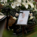 CEO REGION POŠTUJE I ŽALI DUŠKA VUJOŠEVIĆA: Košarkaši velikog rivala došli na sahranu legende, a tu je i bivši trener Crvene zvezde!