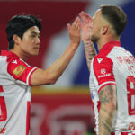 CRVENA ZVEZDA SPAJA LJUDE ŠIROM SVETA: Arnautović „maltretirao“ Seola, pa se potom bratski izgrlili!