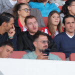 NEOČEKIVANI GOST NA DERBIJU: Mihin sin doveo fudbalera Totenhema na okršaj Zvezde i Partizana! (FOTO)