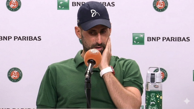 NOVAK EMOTIVAN NA KONFERENCIJI: „Voleo bih da ja imam 19 godina na terenu, ali neću stati makar bio na jednoj nozi!“