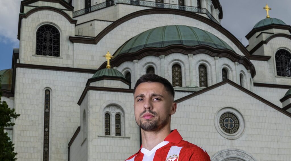 CRVENA ZVEZDA PREDSTAVILA NOVI DRES ZA NAREDNU SEZONU: Neće nikoga ostaviti ravnodušnim!