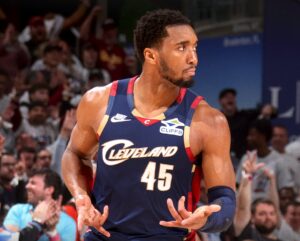 DONOVAN NA KORAK OD BESMRTNOSTI: Mičel zapalio NBA i umalo srušio rekord star 39 godina!
