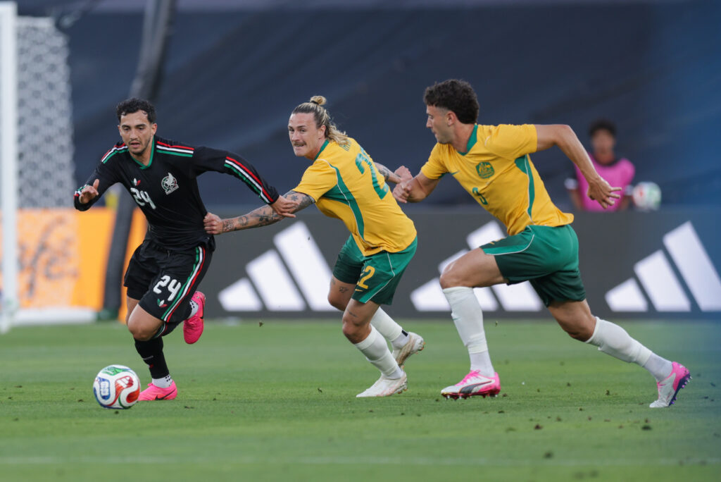 VASKEZ PRESUDIO, TENZIJA PROKUVLA: Meksiko srušio Australiju pred duel sa Srbijom – umalo došlo do tuče na terenu!
