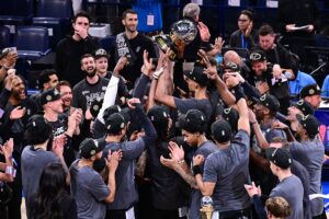 OKLAHOMA PALA U MAJSTORICI: „Vanzemaljac“ dominirao kada je bilo najvažnije – San Antonio ide po prsten!