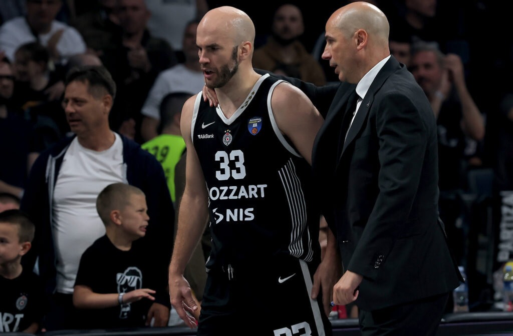KALATES „POPIO“ ISPALU: Voditeljka iskulirala košarkaša Partizana! (FOTO)