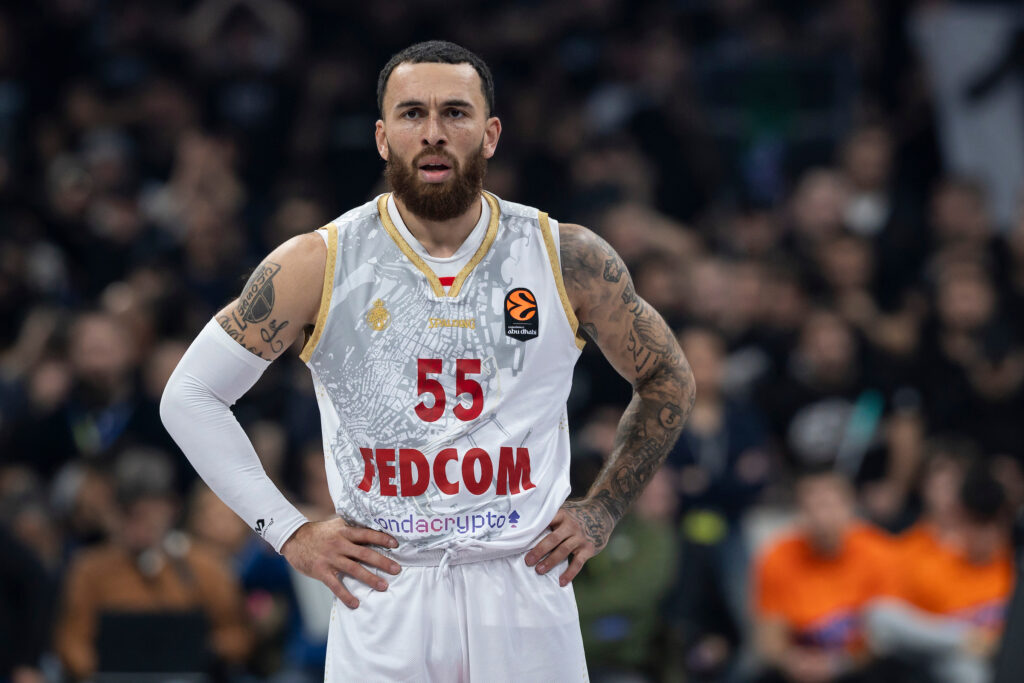 DRAMA U KNEŽEVINI: Džejms sam sebe sklonio iz tima!