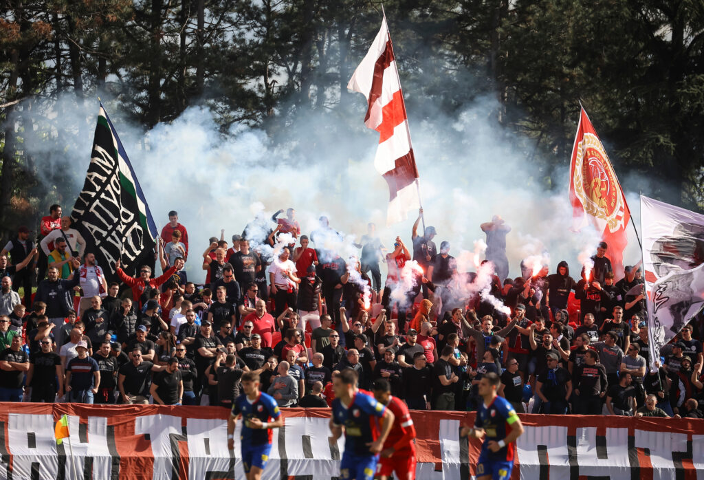 NEMA MESTA HULIGANIZMU U SRPSKOM FUDBALU: Nakon napada na spostvene igrače – stadion hitno zatvoren!
