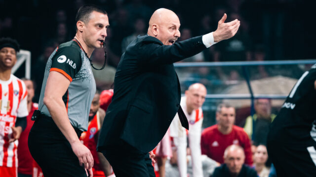 (TVITOVI) „SAŠA ODLAZI“: Navijači Crvene zvezde osuli drvlje i kamenje po treneru nakon poraza!