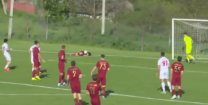 DA LI STE IKADA VIDELI OVAKAV POGODAK?! Možda i najneverovatniji gol svih vremena viđen je ovog vikenda u komšiluku!
