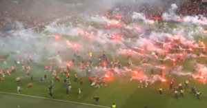 SLAVIJI BI SE ZBOG OVOG MORALA DA SE ODUZME TITULA – PALA TEŠKA KAZNA ZA SAMO JEDNOG NAVIJAČA: Hteli da linčuju fudbalere Sparte, najmračniji dan u istoriji češkog sporta!