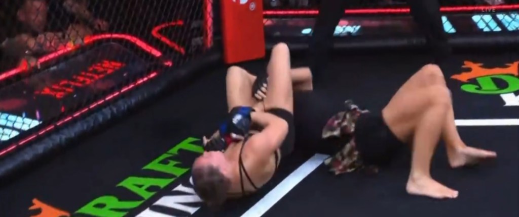 BIVŠA WWE ZVEZDA I VELIKA ŠAMPIONKA SE VRATILA U MMA I POKAZALA KOLIKO JE ZAPRAVO MOĆNA: 17 sekundi dovoljno Rondi za pobedu na povratku!