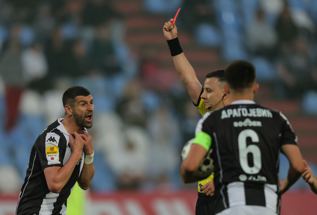 HAOS U PARTIZANU GUTA I SVLAČIONICU: Blagojević i Mitrović u sukobu, trening prekinut!