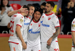ZVEZDA DOBIJA ZARADU: Klubovi iz Premijer lige krenuli po defanzivca!