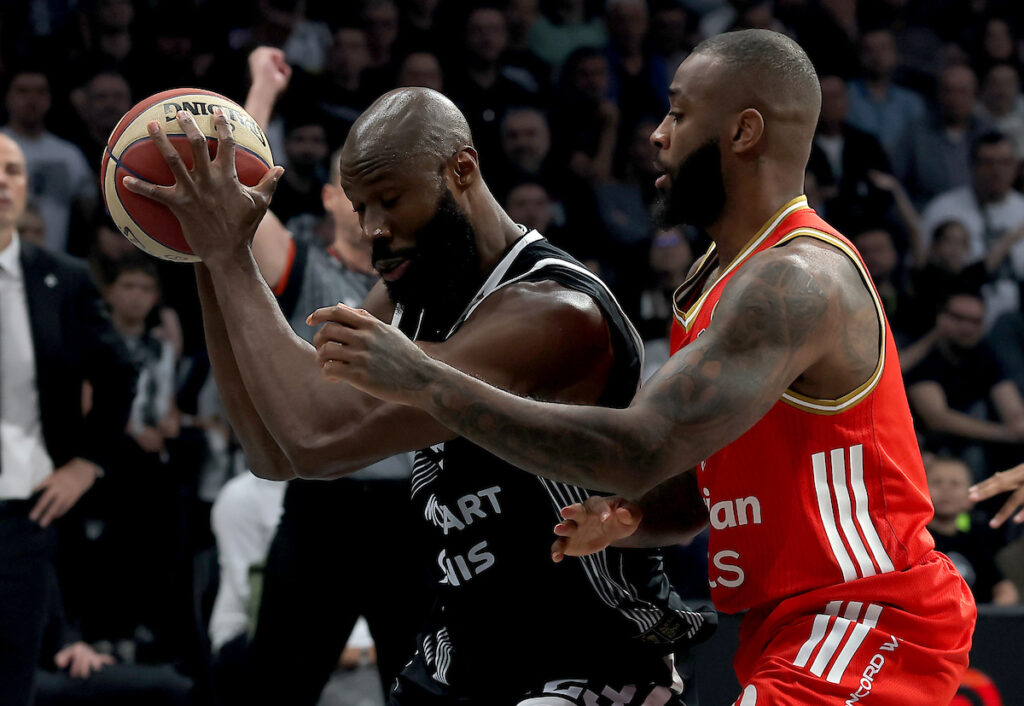 NE MOŽE DERBI DA SE DOBIJE SA TRI MINUTA DOBRE IGRE: Partizan posle velikog pada ipak poveo u polufinalu!