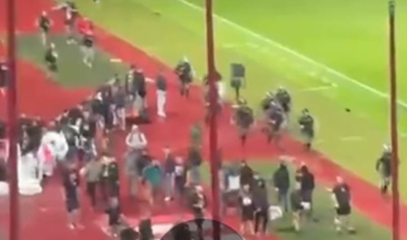 SLAVLJE TORCIDE I EKSTREMA RAZBESNELO SEVER: Delije krenule ka gostujućem kavezu, policija u poslednjem trenu zaustavila haos!