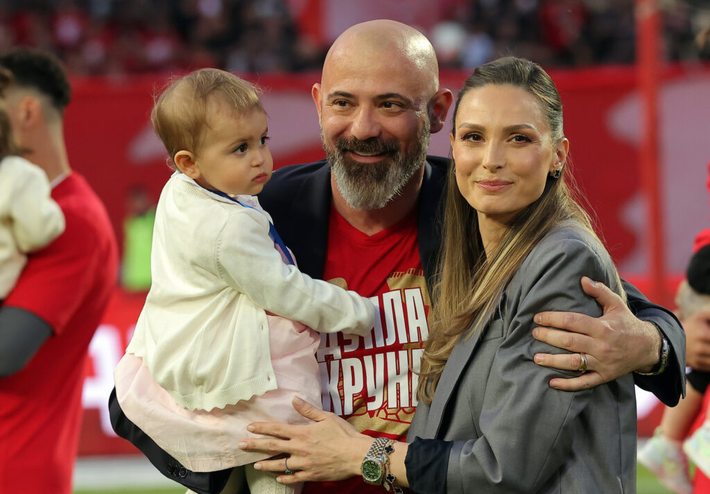 DEKIJEVA BAJKA NA „MARAKANI“: Poljubac pred svima, ćerkica u naručju i slavlje za novu titulu Zvezde! (FOTO)