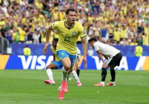 BRAZIL OKRENUO JAPANCE: Martineli u nadoknadi odveo Selesao dalje!