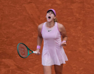 JEDNAKE ZARADE, A ČETIRI PUTA MANJE PROVODE NA TERENU?! Ženski tenis hitno mora na tri dobijena seta!