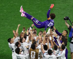LEGENDA NA TERENU: Očoa ušao u istoriju, pridružio se Ronaldu i Mesiju!