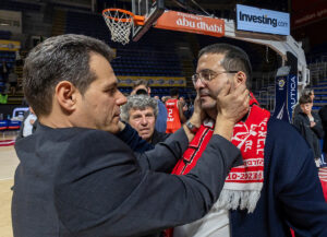 BRUKA I SRAMOTA: Prvi čovek Hapoela nije hteo da se rukuje sa igračima Makabija, Luni Voker nije ostao nem!