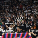 GROBARI SE MEĐUSOBNO POTUKLI, LETELE STOLICE U ARENI: Najgora moguća uvertira za finalnu utakmicu!